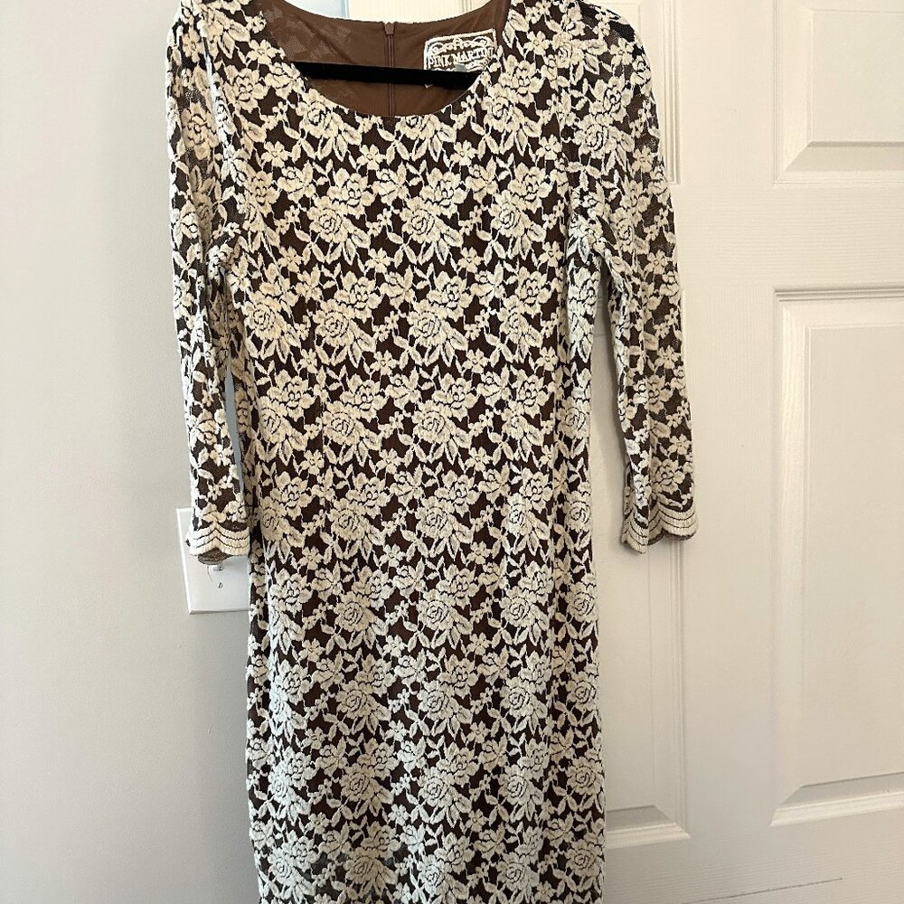 Elegant White Midi Dress with Wool Floral Pattern & Scallop Sleeve Detail